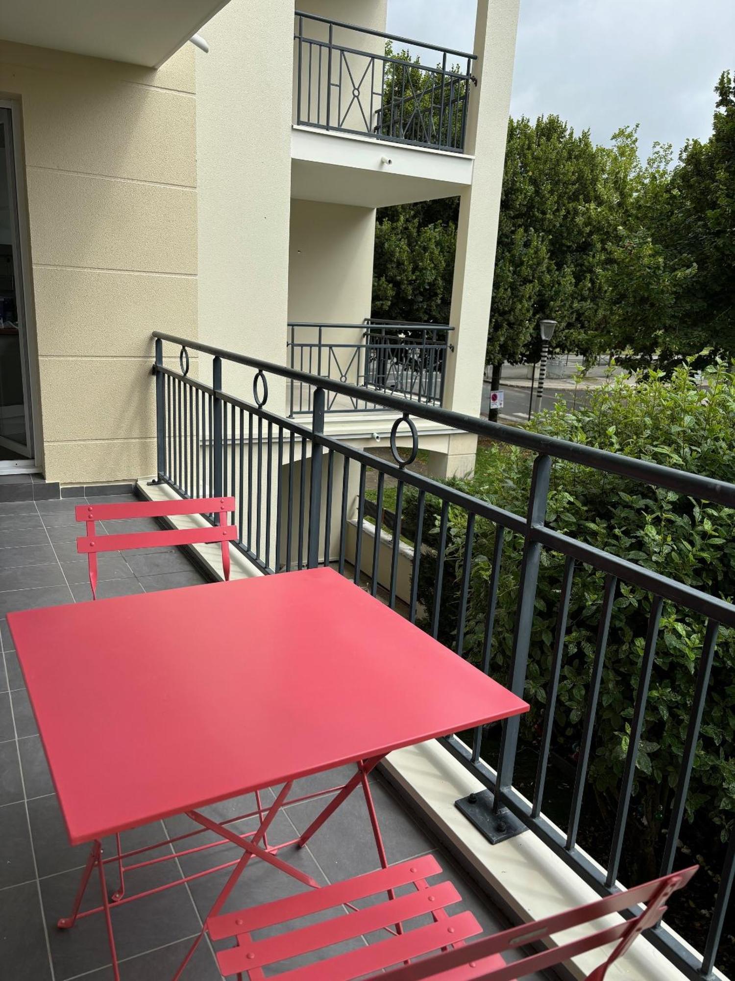 Appartement Castle - 10 Minutes De Disney Bussy-Saint-Georges Exterior photo